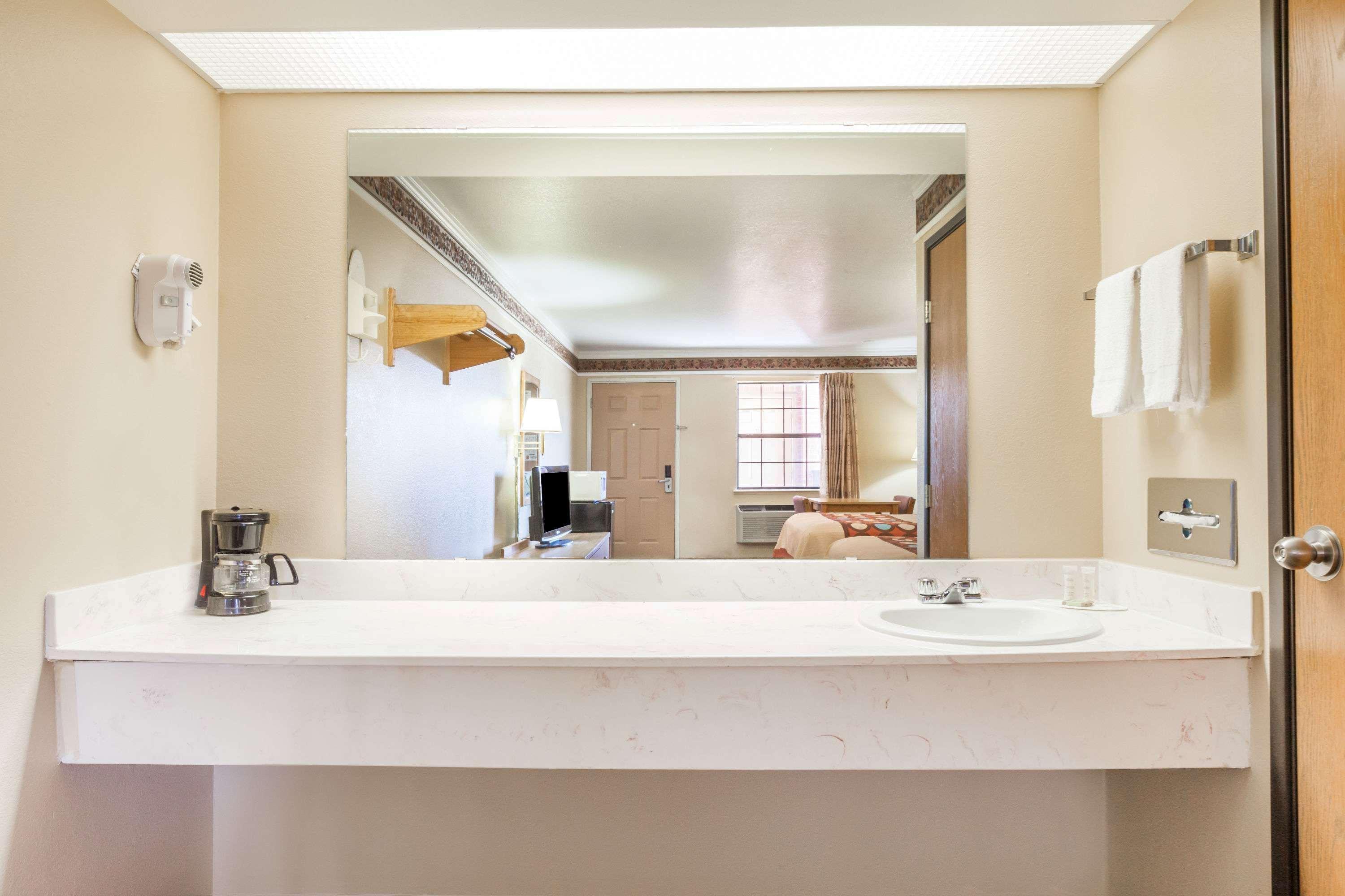 Super 8 By Wyndham Mount Vernon Εξωτερικό φωτογραφία