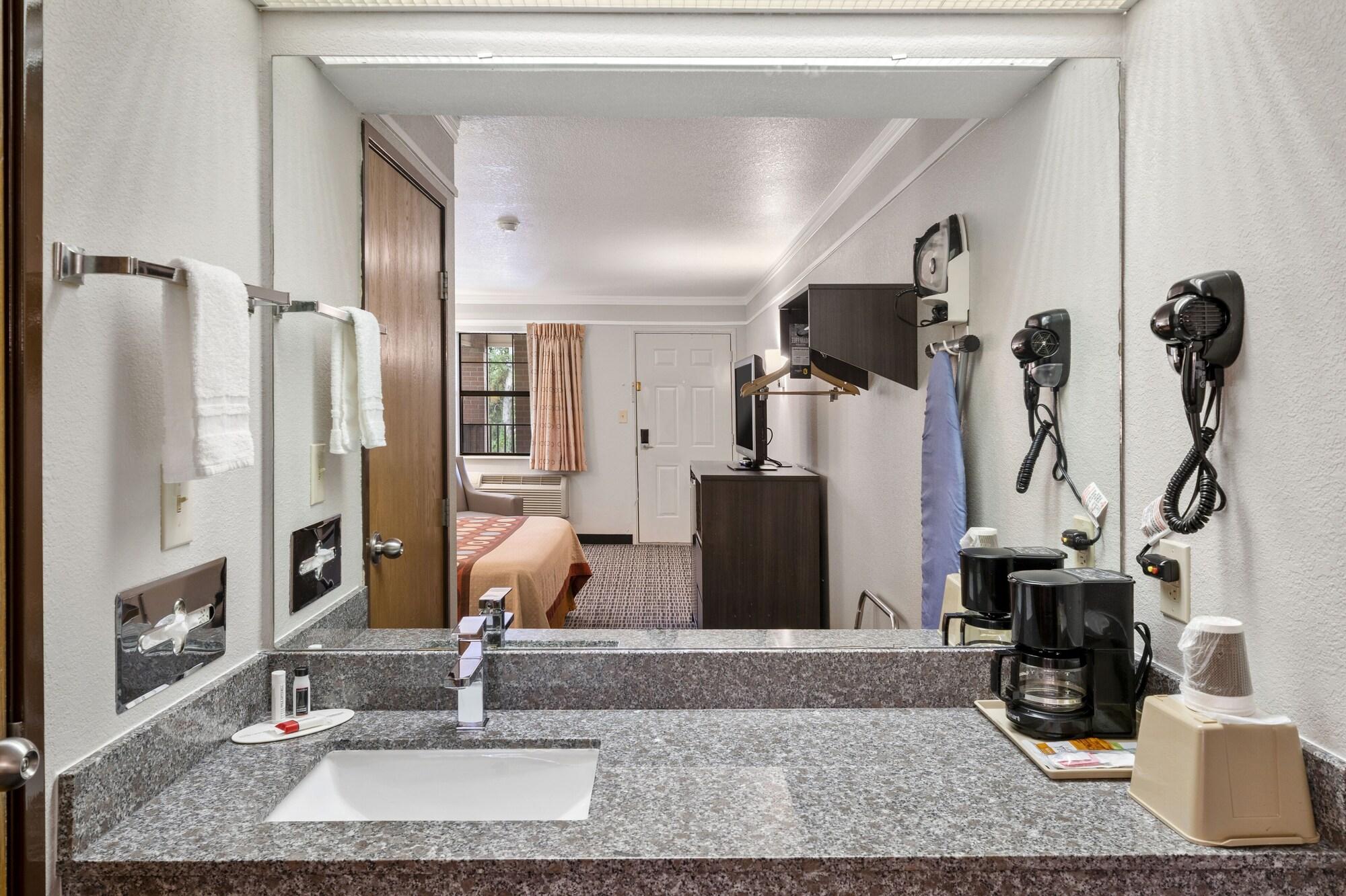 Super 8 By Wyndham Mount Vernon Εξωτερικό φωτογραφία